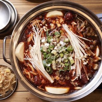 麻辣火鍋スープのタッカンマリ食べ放題+飲み放題6,600円 2時間制(LO:90分後)