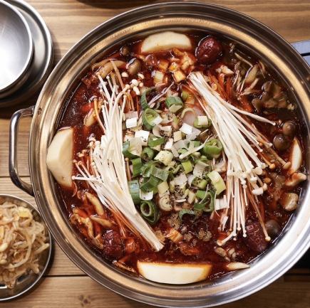 麻辣火鍋スープのタッカンマリ食べ放題＋飲み放題6,600円　 2時間制（LO:90分後）