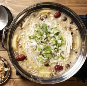 コラーゲンたっぷり濃厚白湯スープのタッカンマリ 2人前