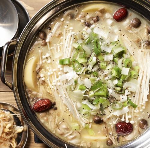 コラーゲンたっぷり濃厚白湯スープのタッカンマリ 3-4人前