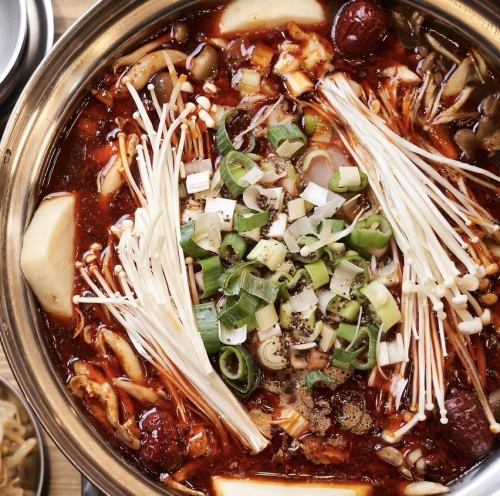 【ランチ限定】麻辣火鍋スープのタッカンマリ セット(2-3人前)