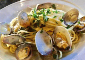 Clams in white wine sauce (vongole)