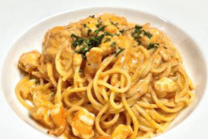 甲殻類のトマトクリームパスタ