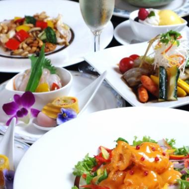 A number of exquisite dishes prepared by the owner-chef of Dining Kan!