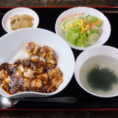 也可以提供午餐♪・含沙拉，湯和新鮮香的套餐從780日元起★