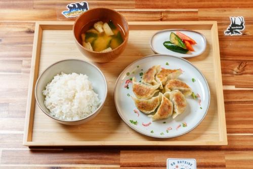 定食でもアラカルトでも餃子をお楽しみいただけます！