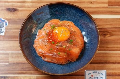 サーモンと漬けいくらの親子丼