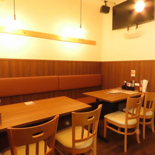 【適合各種場合的桌椅】適合團體聚餐、朋友小聚、下班後的休閒娛樂。