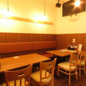 【店内貸し切り可能！】当店では、貸し切りでのご利用も承っております。二次会や会社の宴会、友人同士のパーティーなど、さまざまなシーンに合わせてご利用いただけます。広々とした空間と落ち着いた雰囲気の中で、特別なひとときをお過ごしいただけるよう、スタッフ一同心を込めておもてなしいたします。