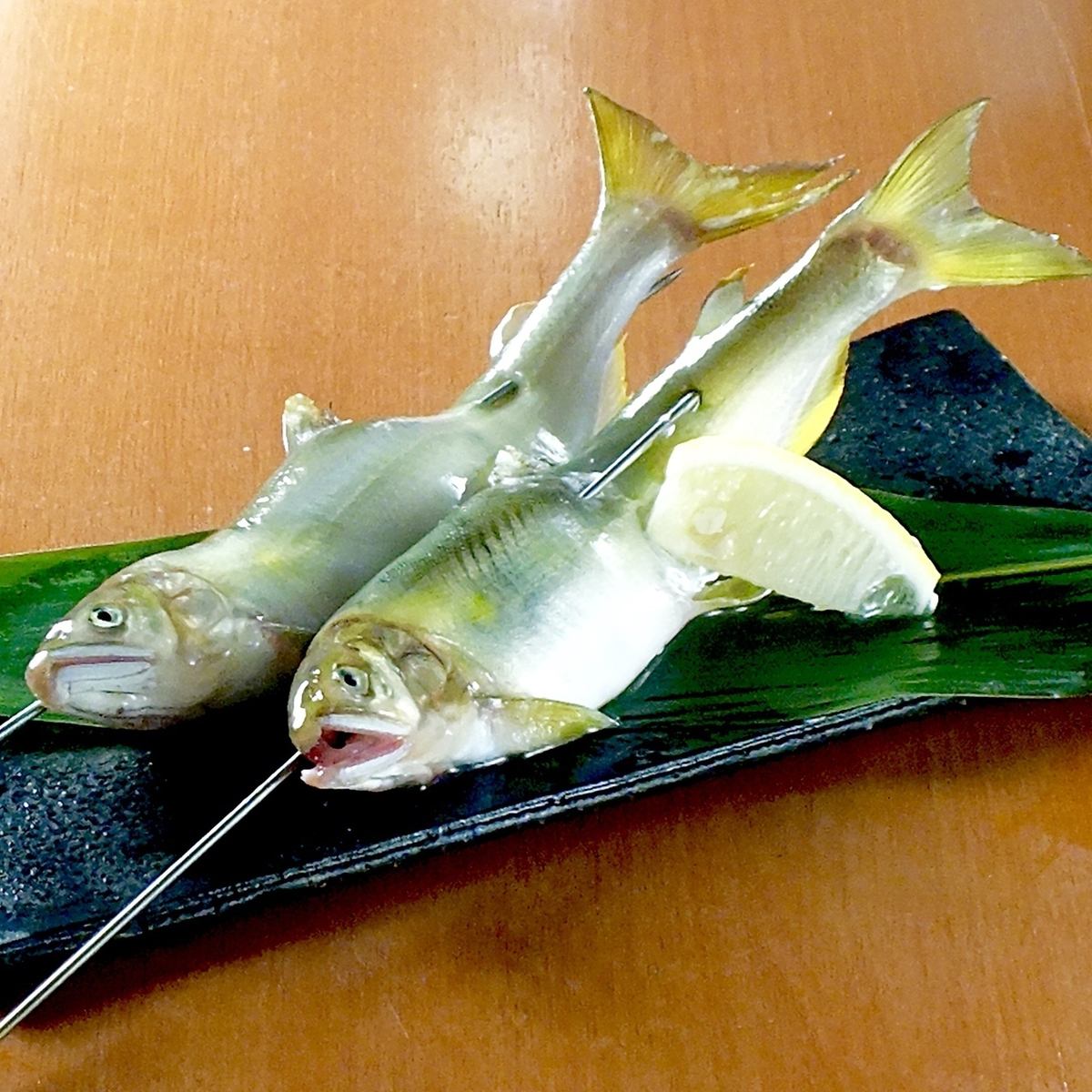 We are confident in fish! We have a variety of seafood such as sashimi and grilled food.