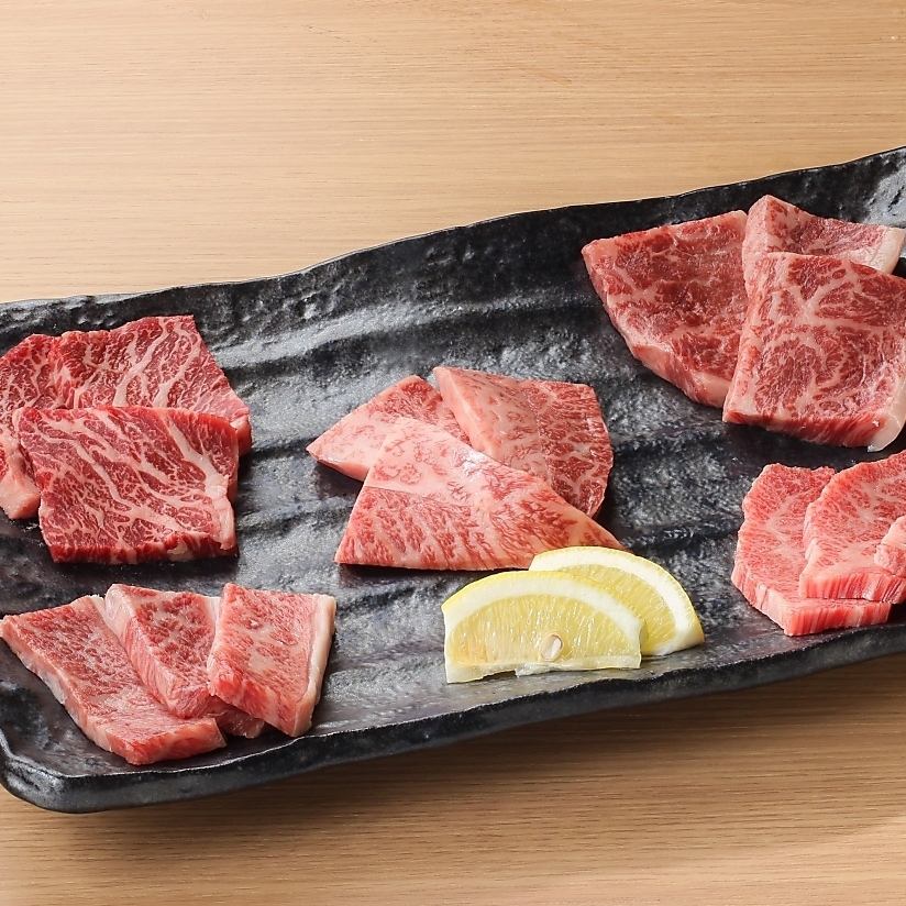 肉卸直営なので新鮮なお肉をご提供。色々な部位のお肉あります！