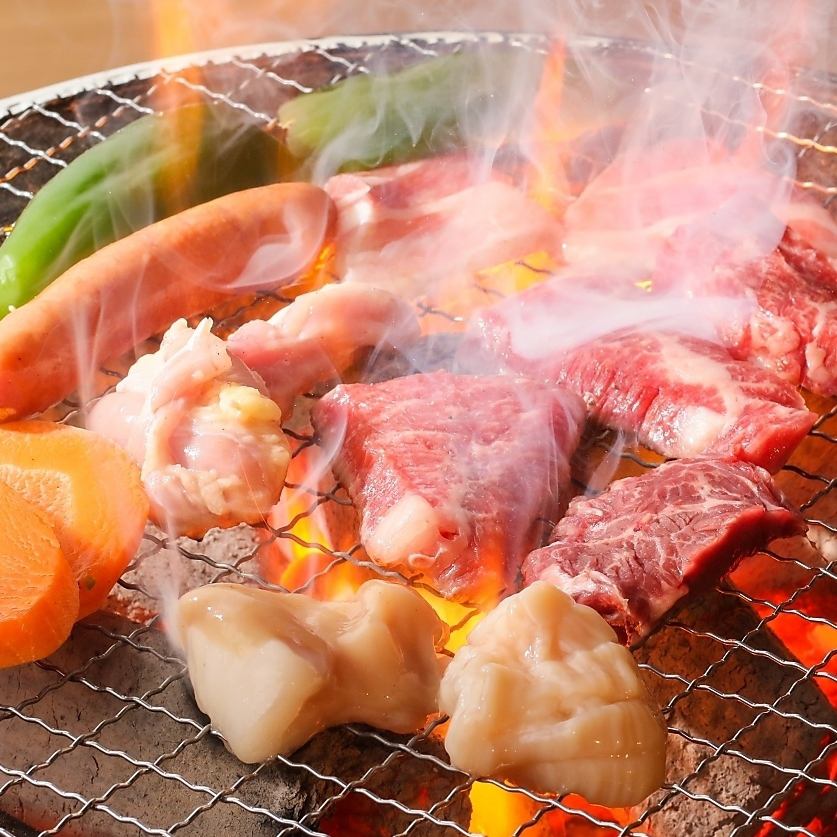 前菜や特選牛肉3種・もつ鍋含む12品!飲み放もついてボリューム◎