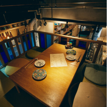 [Mezzanine floor!?] The mezzanine floor has an irresistible atmosphere that you can't experience in a regular shop! There are 2 tables, and a total of 6 to 8 people can be accommodated♪ Why don't you enjoy the antique space from above?