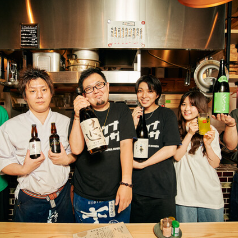 [Energetic and lively staff] Both the izakaya and the sauna are moderately lively.