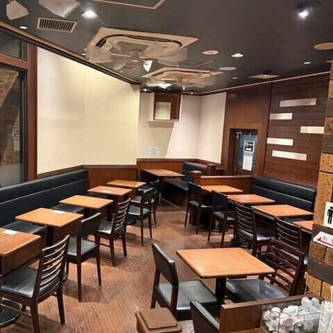 テーブル席が多く様々な人数にご対応が可能◎2～4名様程度の小規模な女子会・飲み会から中規模・大人数でのご宴会やパーティーまで多彩なシーンでご利用いただけます。貸切なども承りますので、お気軽にお問い合わせください。