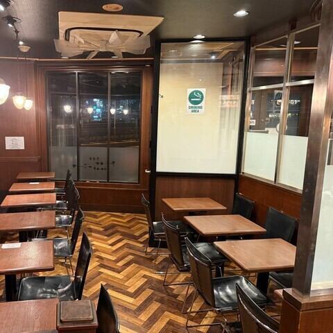 九段下駅・神保町駅の両駅から近くアクセス抜群♪会社の飲み会やご友人との集まりの際にも便利です！カフェ利用はもちろん、お仕事帰りのサク飲みなどにも気軽にお立ち寄りください。皆様のご来店、スタッフ一同心よりお待ちしております！