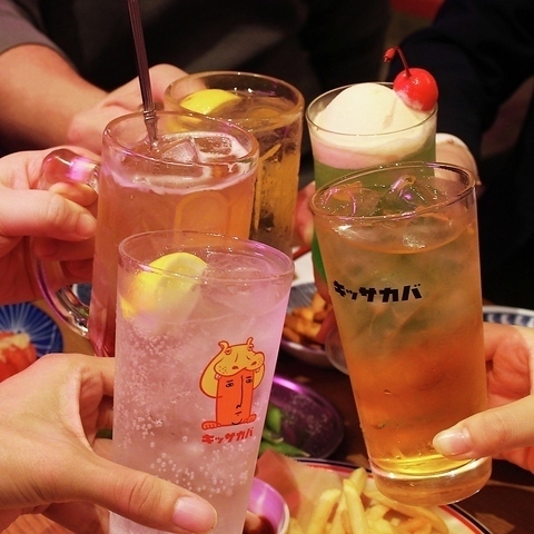 映えるドリンクで乾杯!夜カフェ気分でおしゃべり