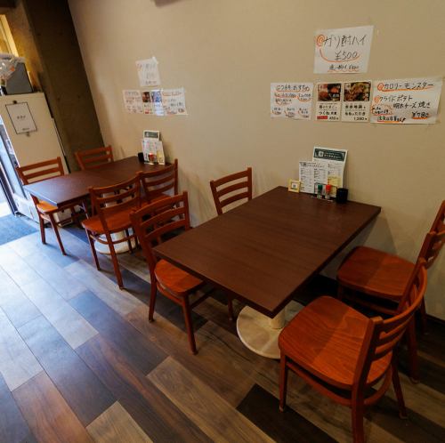 There are two seats for four people.It's the perfect place to spend time with friends! Come and enjoy a wonderful time!