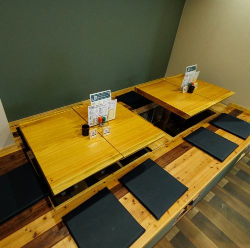 This is a two-seater room.The tables are made from a single piece of wood, allowing you to spend a relaxing time here.