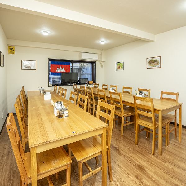 2階は貸切対応で22名～最大30名様までご利用可能☆大人数でもゆとりあるスペースで、心地よい時間を提供します。本格カンボジア料理とドリンクを片手にゆったり交流できる空間は、会社の集まりや同窓会など様々なシーンにぴったり♪にぎやかさの中にも落ち着きを感じられます。