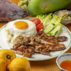 バーイサイッチュルーク (豚ライス)