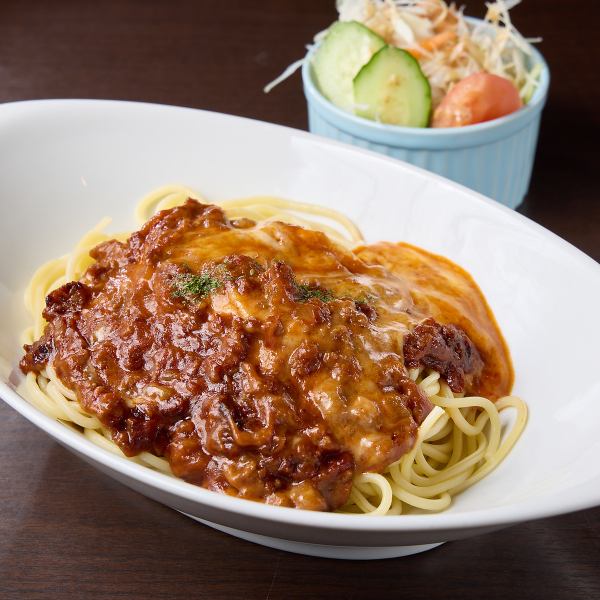 人気メニュー！自家製ソースがたまらない【とろーりチーズのミートパスタ1100円(税込)】
