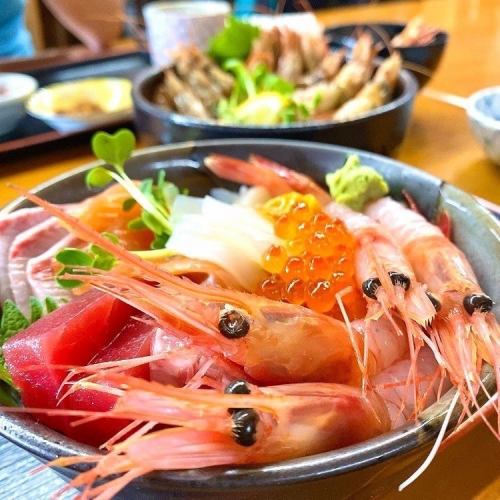 1日限定5食!厳選した旬な魚介で造る「海鮮丼」