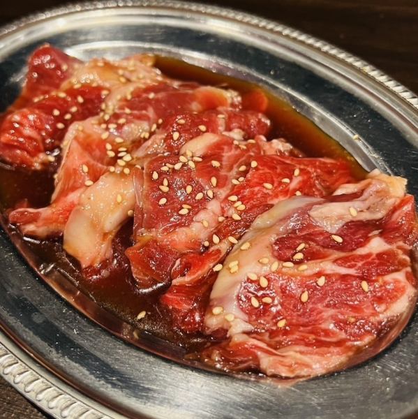 【道民の定番】柔らかい肩ロースの生ラムジンギスカン（たれor塩ダレ）/890円（税込）