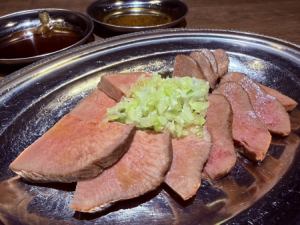 牛タン刺し