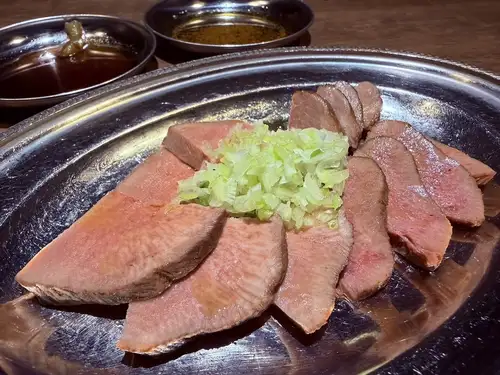 牛タン刺し