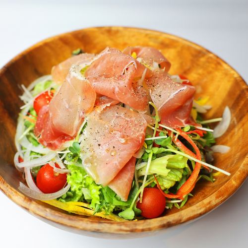 Parma ham and fruit tomato salad