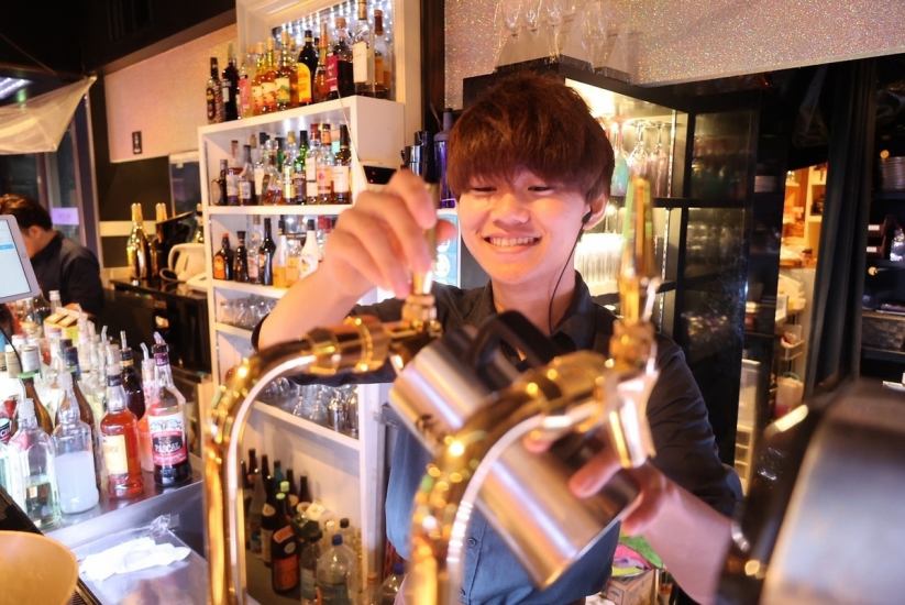 我们还为每款啤酒提供冰镇杯。请尽情享用！