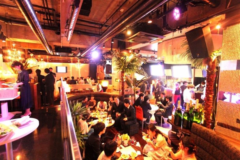 Accommodating up to 250 people! Enjoy the ultimate large-scale banquet in a spacious venue with excellent facilities!