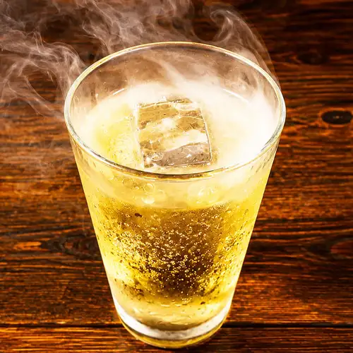 自制烟熏高球鸡尾酒