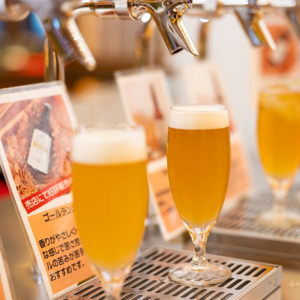 【セルフ飲み放題で愉しむ美酒】アルコールもソフトドリンクも追加料金なしで自由に楽しめる贅沢!特に注目はクラフトビールのセルフサーバー。様々な銘柄を、ご自身で最高の状態に注いでいただけます。他にもウイスキーや焼酎など種類豊富。お好みの料理に合わせて、心ゆくまで乾杯を。