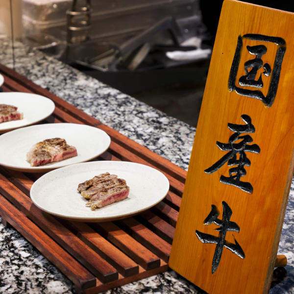【ライブキッチン】とろける旨味!シェフが目の前で焼き上げる「厳選国産牛ステーキ」が食べ放題