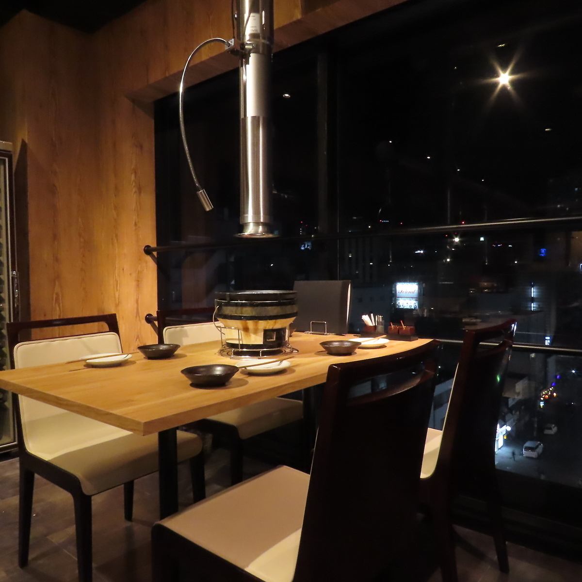 すすきのの街の夜景を一望しながらジンギスカンをお愉しみ下さい