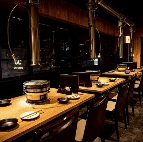 当店では、最大8名様までご利用いただける完全個室をご用意しております。プライバシーが確保された空間で、接待会食や観光のお客様にも最適です。落ち着いた雰囲気の中で、ゆっくりとお食事を楽しむことができるため、大切なビジネスの場や特別な集まりにも安心してご利用いただけます。