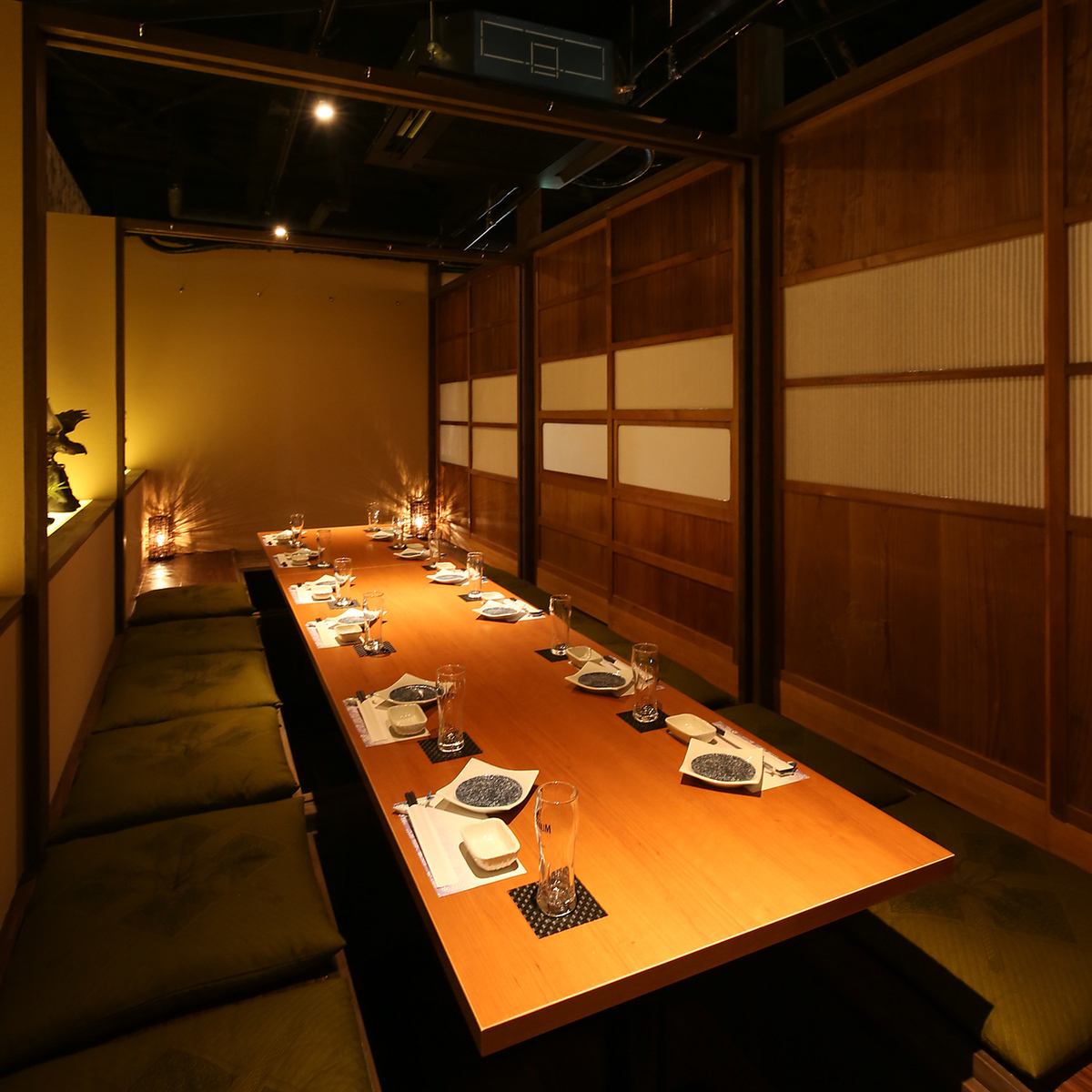 A private room with a sunken kotatsu table can accommodate up to 80 people. Feel free to hold any type of banquet.
