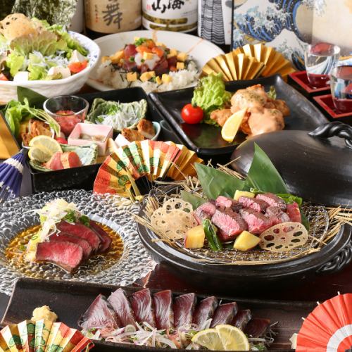 适合各种聚会♪草烤鲣鱼、牛肋骨、3种生鱼片等“椿套餐”4000日元☆附2小时无限畅饮