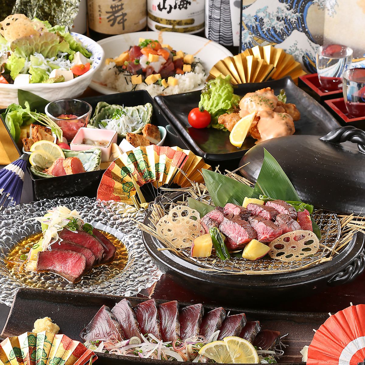 适合各种宴会♪引以为傲的稻草烤饭和无限畅饮套餐4,000日元起！