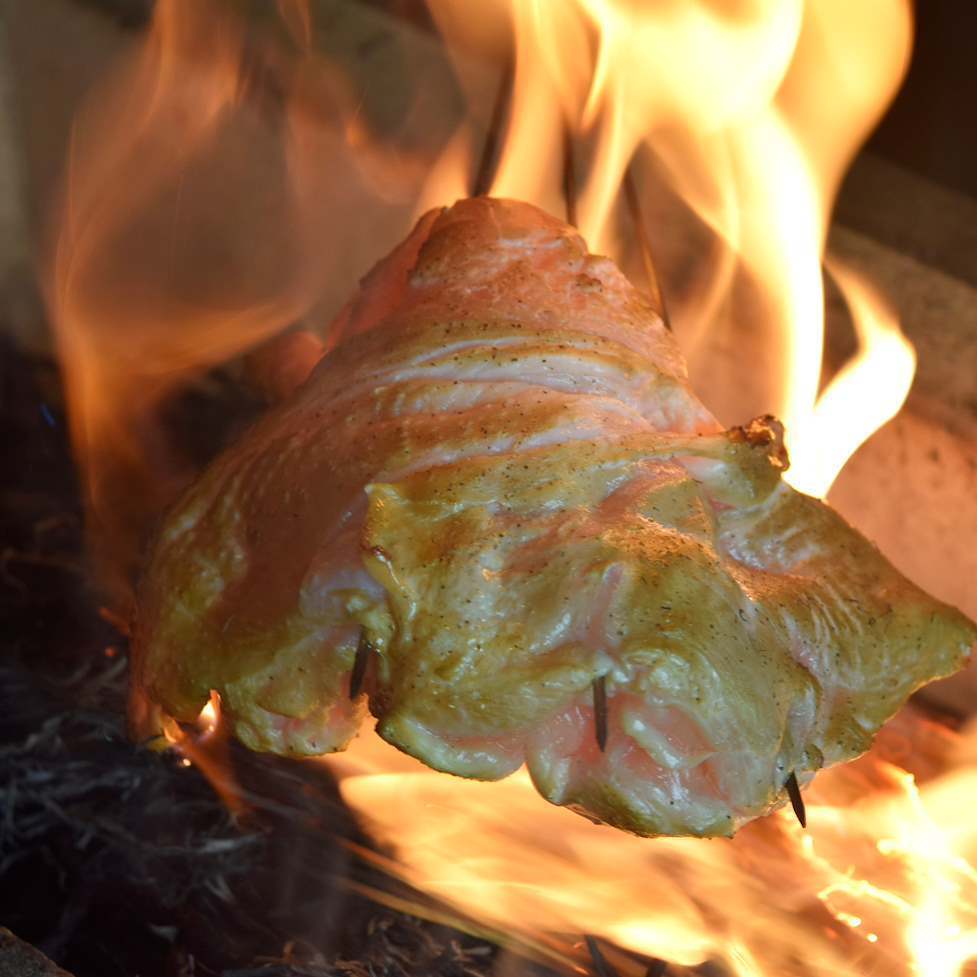 ブランド鶏《伊達鶏》の藁焼きを堪能☆福島県産の地酒も豊富！