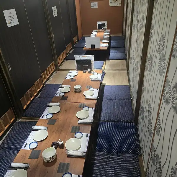 個室完備の居酒屋をお探しなら是非『龍馬』をご利用下さい！仲間内での飲み会、デート、ご家族での団らんなど少人数のお食事から飲み会などの会社宴会にもご利用いただける個室を多数ご用意しております♪大人数もお気軽にお問い合わせください。ぴったりのコースもご案内致します。悩んだらまずお電話ください！