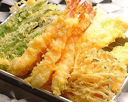 人気の天ぷらについてくる大根おろしは食べ放題！酒のつまみに◎