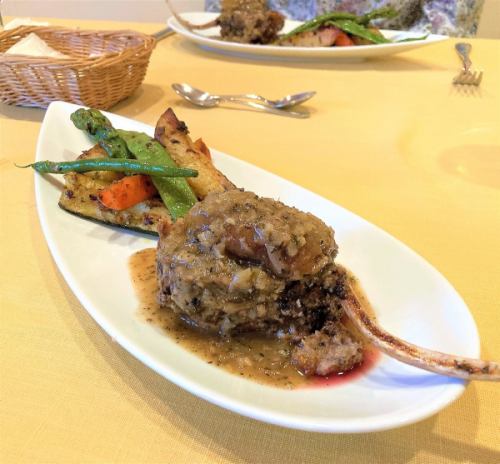 Main dish [Lamb steak] (VIP course) (This is a dish within the course)