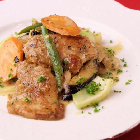 [Today's lunch course/main dish] Pork sauté with plenty of vegetables