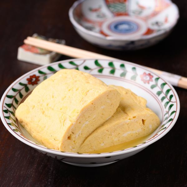 【出汁の旨味じゅわっと◎】ふわふわ食感の出汁巻き玉子/1,000円 (税込)