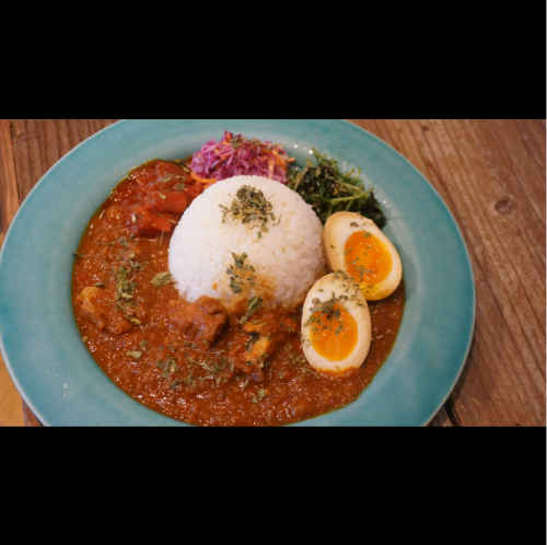 【～＊一度食べたら病みつきに！名物『スパイシーチキンカレー』＊～】