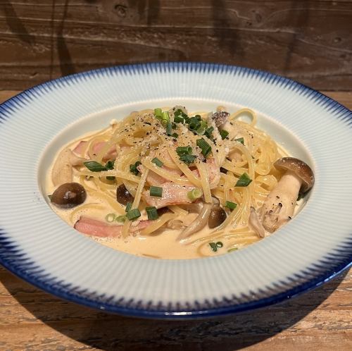ベーコンとしめじの和風クリームパスタ