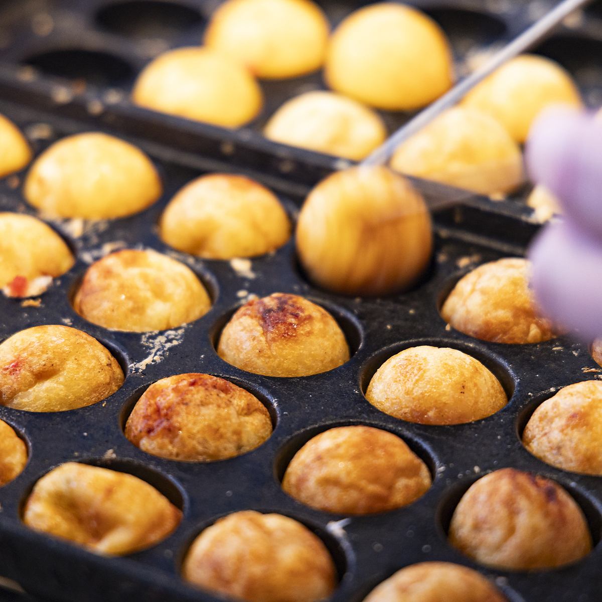 Enjoy hot and juicy takoyaki and fruity drinks!
